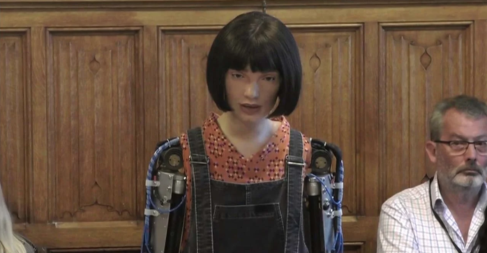 Robot sanatçı Ai-Da, İngiltere parlamentosunda konuştu