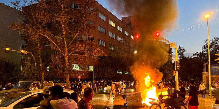 İran’da polis, eylem yapan avukatlara ateş açtı