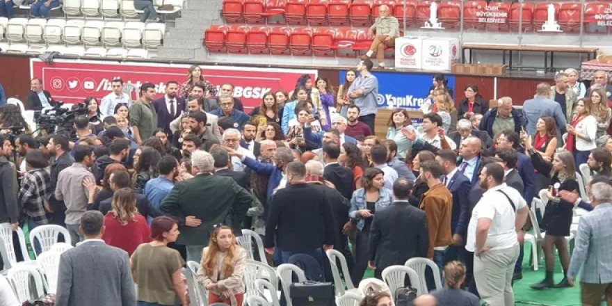 İzmir Barosu Genel Kurulu'nda Kürtçe konuşmaya saldırı