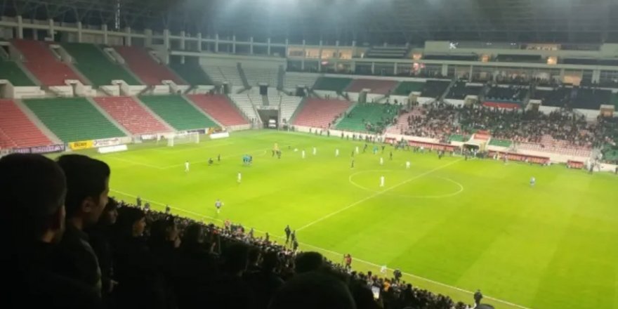 'İstiklal Marşı okunurken ayağa kalkmadın cezası': 9 kişi gözaltına alındı