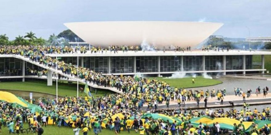 Bolsonaro yandaşlarından Kongre baskını: 200 kişi gözaltında