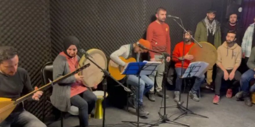 Hevra grubunun iki üyesi Kürtçe şarkı söylediği için gözaltına alındı