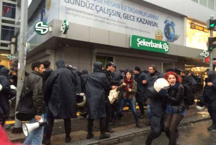 Türk devletinin 8 Mart klasiği: Kadına tazyikli su ve gözaltı