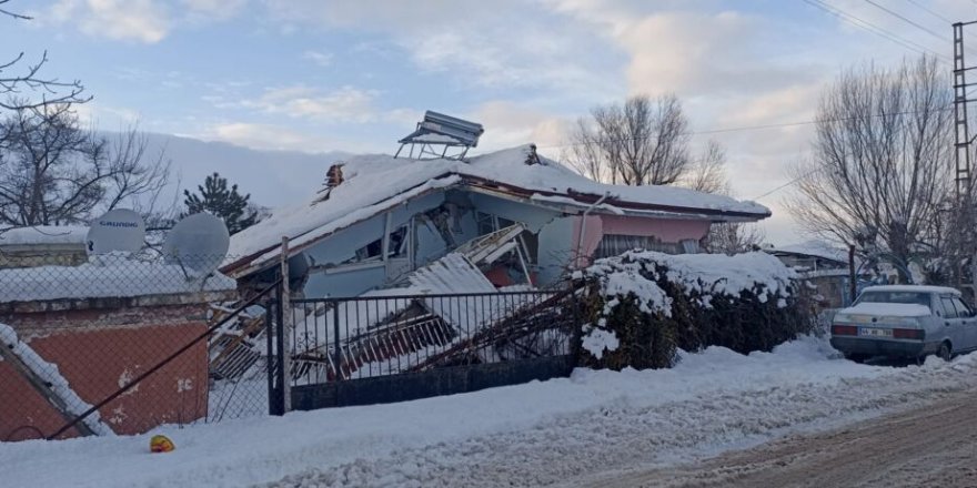 600 hanelik köyde yıkılmayan 10 ev kaldı, AFAD 3 çadır bıraktı