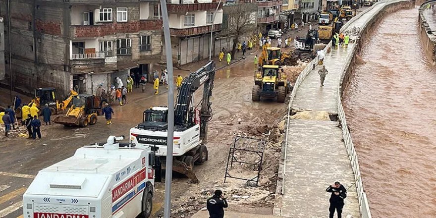 Urfa'da, 3 bin 200 kişi selden zarar gördü