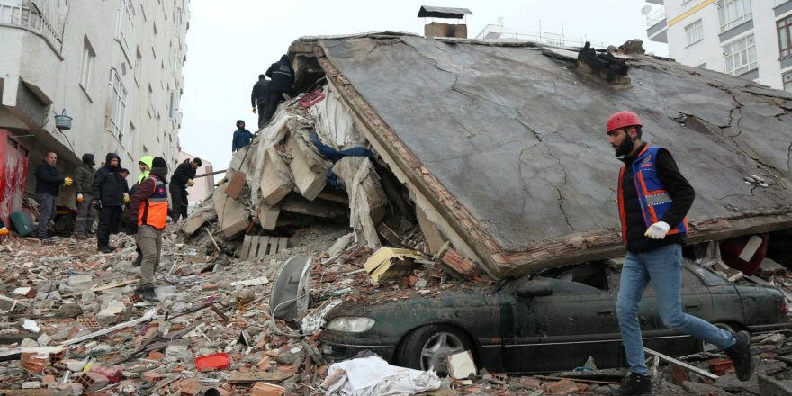 Antep'ten İzmir'e gelen depremzede: Yaşam kurmak da mümkün değil, geri dönmek de