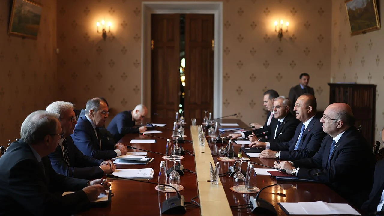 Türkiye ve Suriye dışişleri bakanları Moskova'da aynı masada