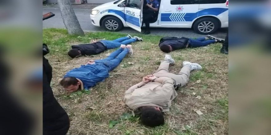 Polis Moda'da halay çeken gençleri engelledi, havaya ateş açtı: 4 kişi gözaltında