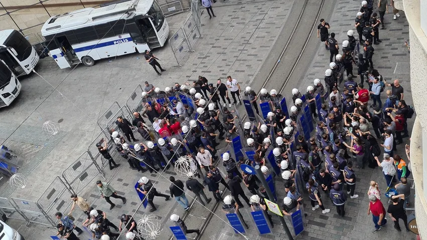 Cumartesi Anneleri'ne ters kelepçeli gözaltı