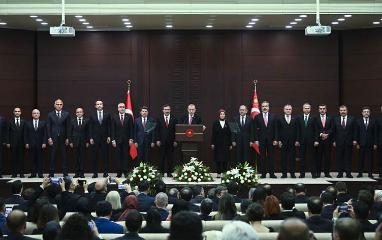 Erdoğan, yeni kabineyi açıkladı: Dışişleri Bakanı: Hakan Fidan, Hazine ve Maliye Bakanı: Mehmet Şimşek