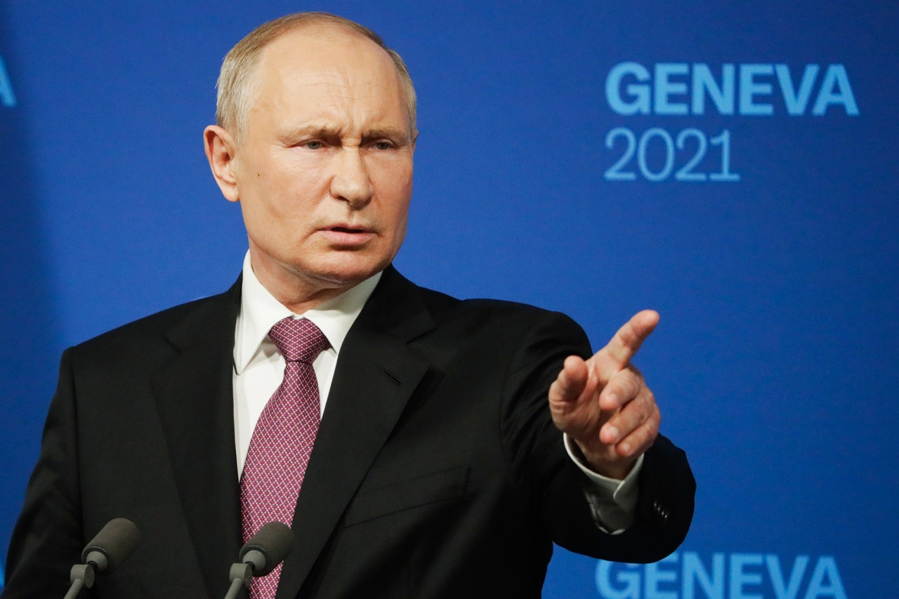 Putin'den 'sıkıyönetim' kararı: İhlal edenlere 30 güne kadar gözaltı