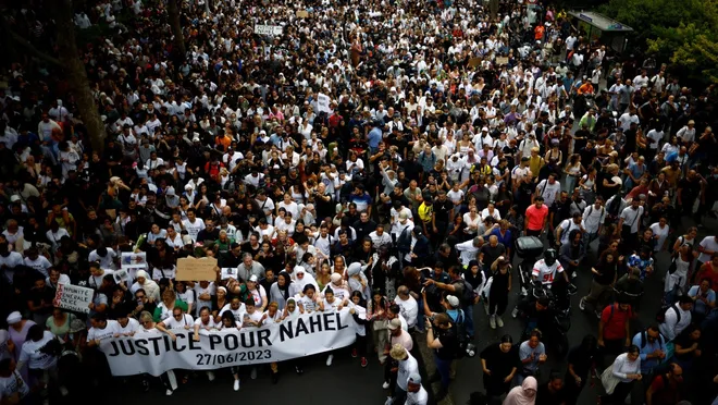 Fransa'da gösteriler sürüyor: 4 kentte gece sokağa çıkma yasağı ilan edildi