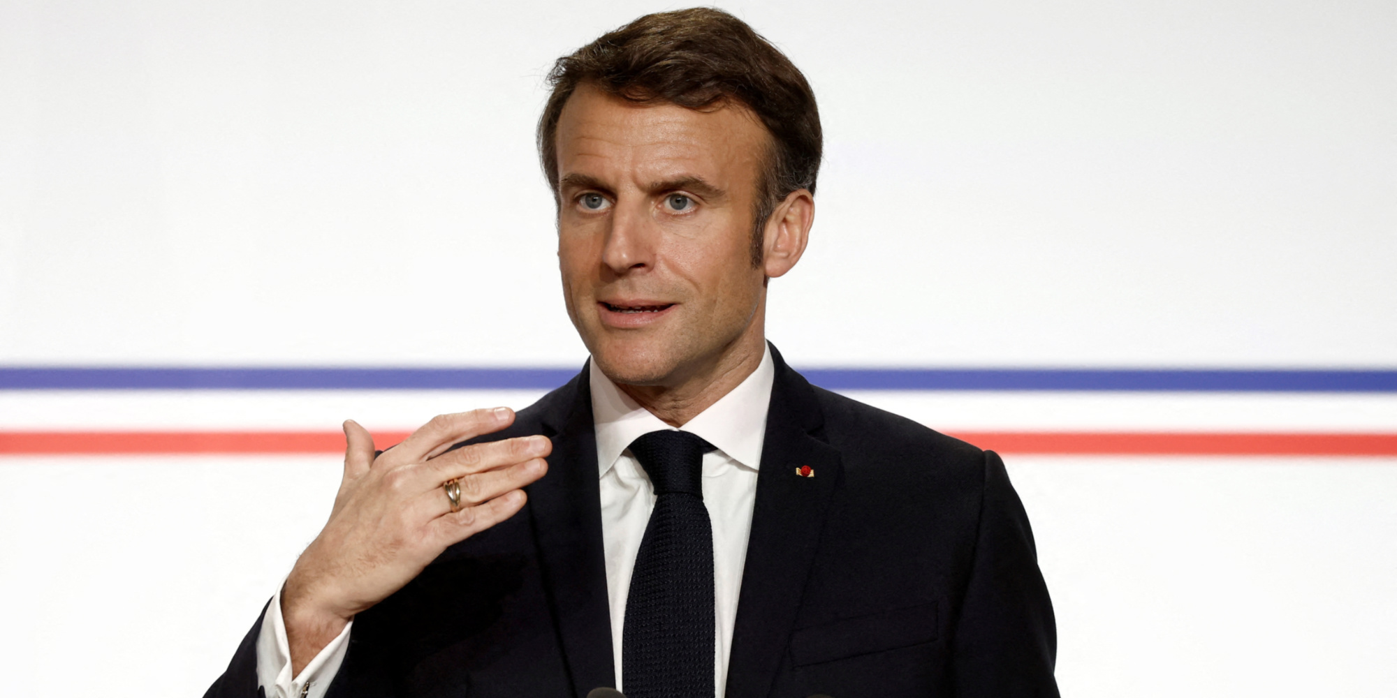 Macron'a 'kesik parmak' gönderildi