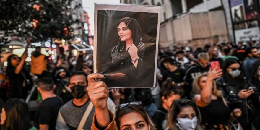 Jina Emini’nin ailesine destek veren 54 avukata soruşturma