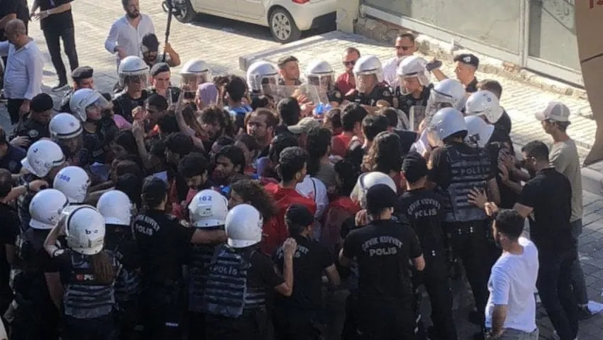 Suruç katliamı anması için bildiri dağıtan 6 öğrenci tutuklandı