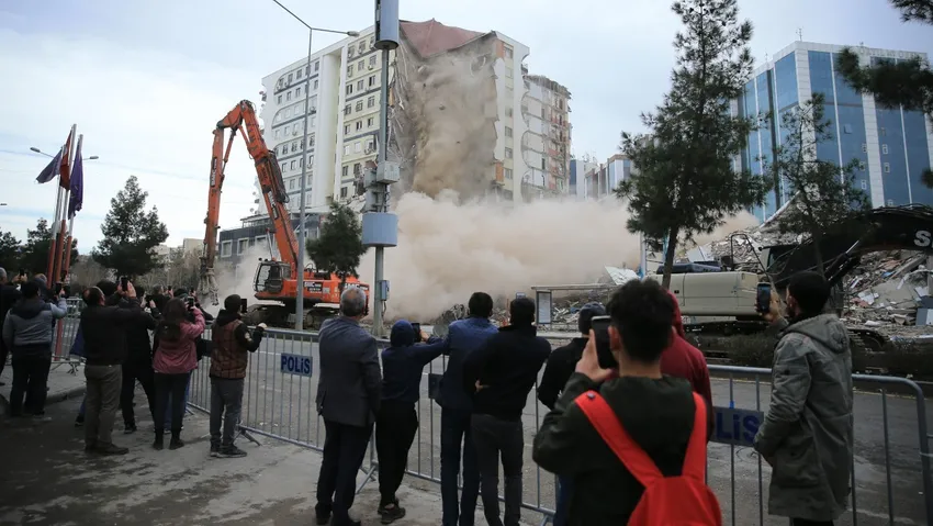 89 kişi öldü: Galeria davasında 5,5 ay sonra 7 kişi tahliye edildi