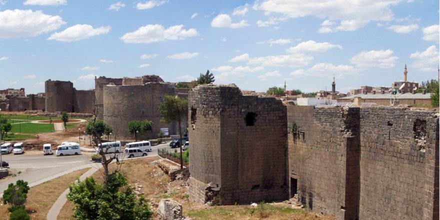 Diyarbakır depreme hazır değil: 'Binlerce hasarlı bina artçı depremlerde bile yıkılabilir'