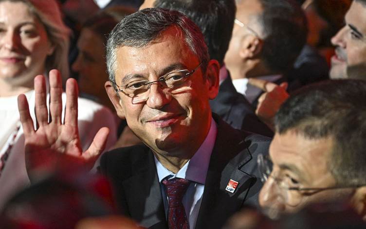 CHP’nin yeni genel başkanı Özgür Özel