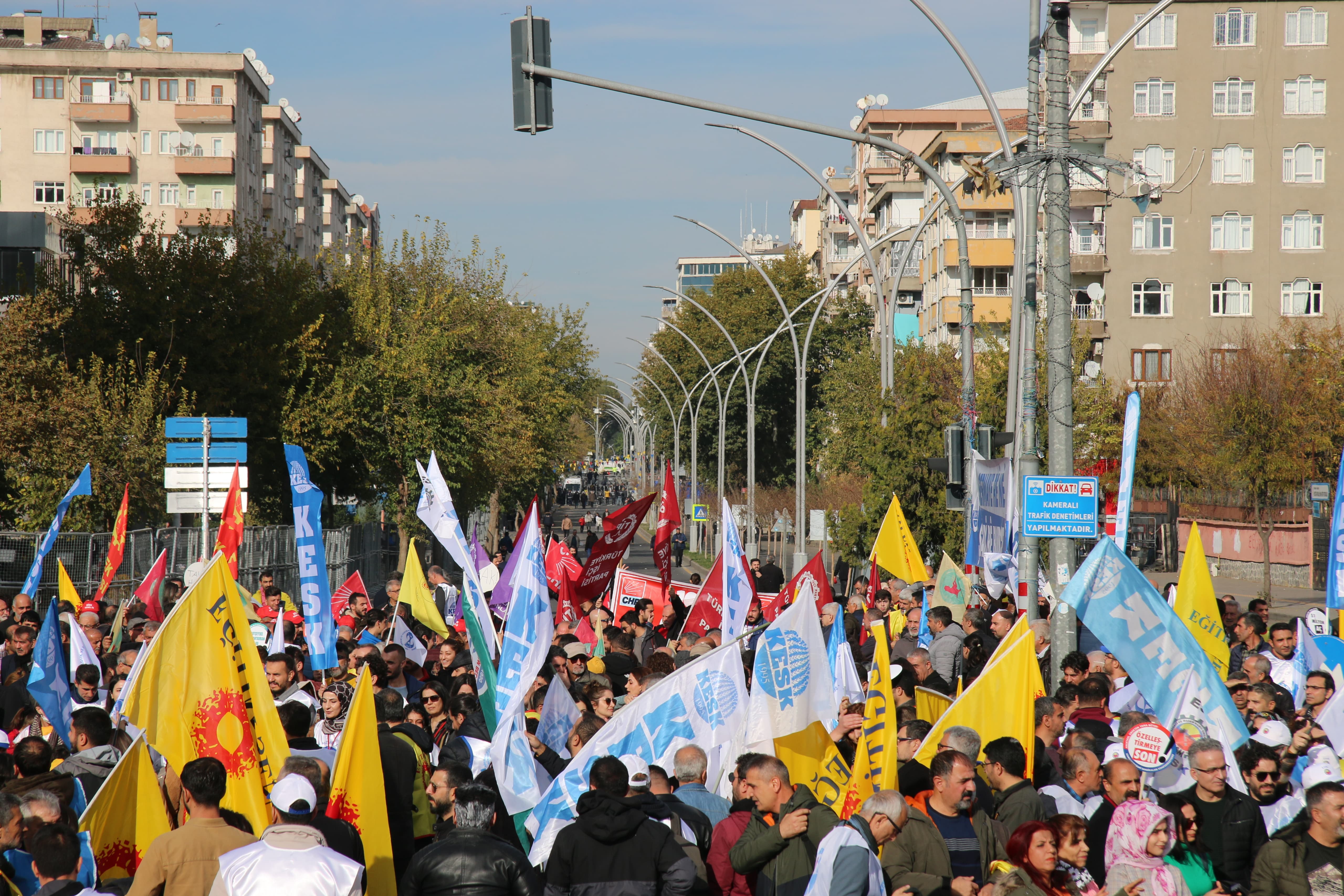 KESK Diyarbakır mitingi: Savaşa değil halka bütçe
