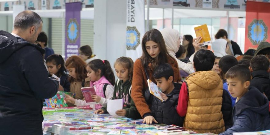 Diyarbakır kitap fuarına aktı: 500 bin ziyaretçi