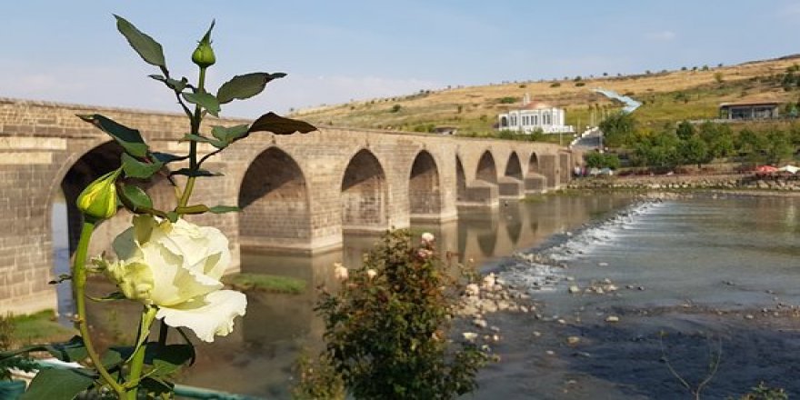 Mervanilerin Şaheseri: On Gözlü Köprü