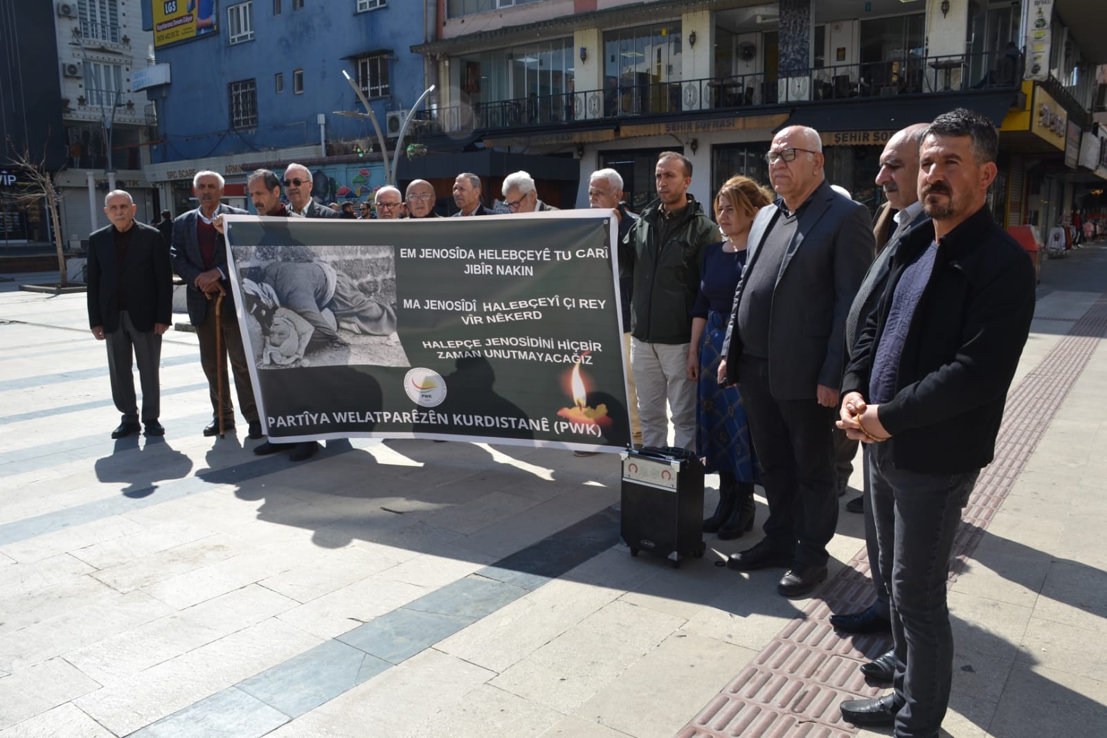 PWK Batman İl Teşkilatı, Batman Gülistan Caddesi Girişinde Halepçe Soykırımı’nı Andı