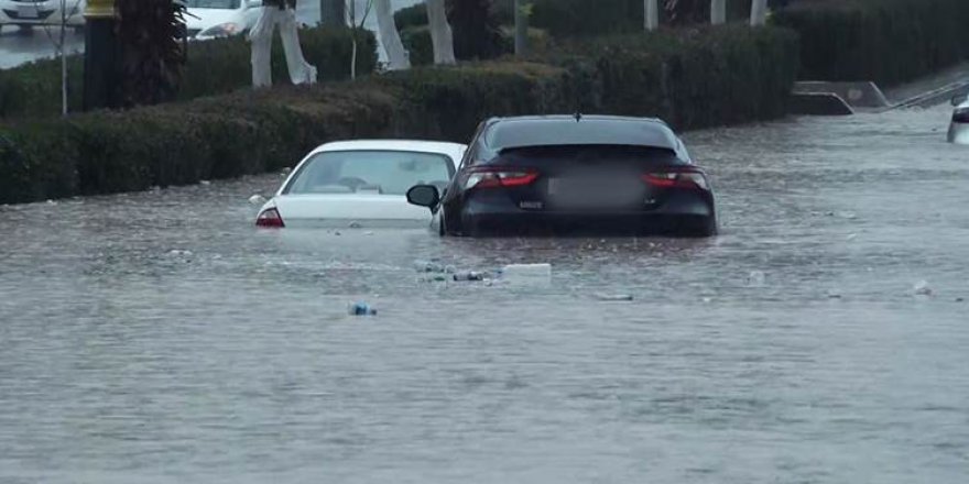 DUHOK - Sel sularına kapılan otomobildeki 2 kişi yaşamını yitirdi