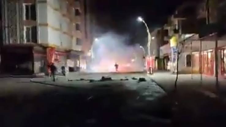 Van'da eylemler yeniden başladı! Sokaklar savaş alanına döndü