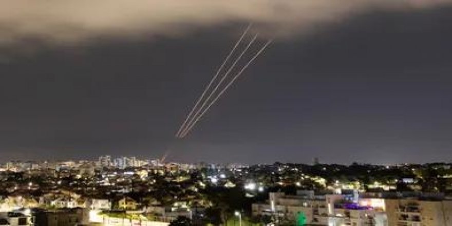 İran, İsrail'e İHA'lar ve füzelerle saldırı düzenledi