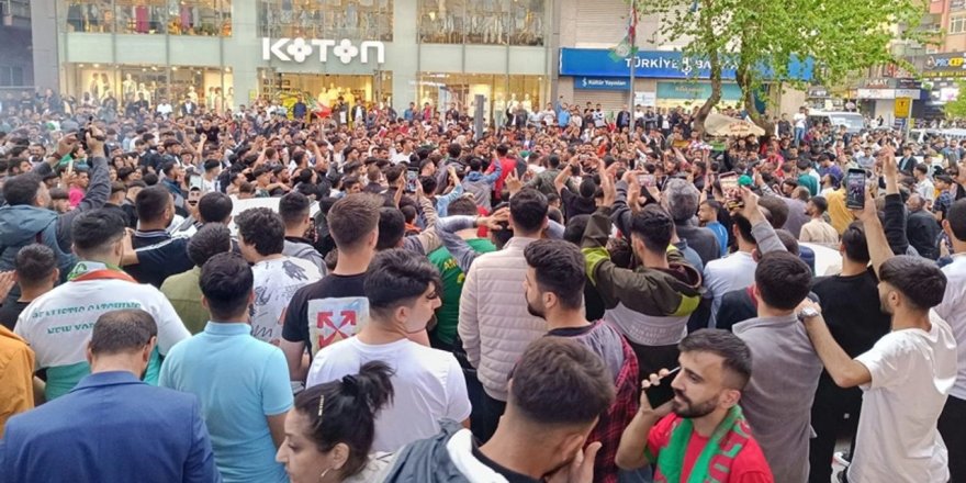 Amedspor taraftarları şampiyonluk provası yaptı