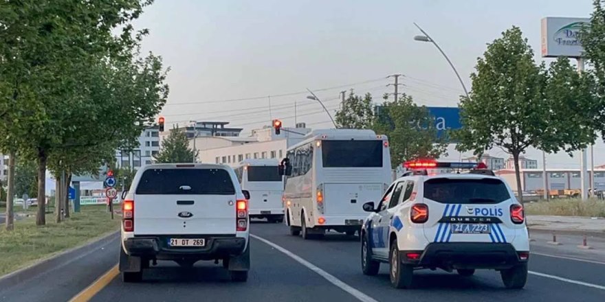 Bursaspor, Diyarbakır’a zırhlı araçlarla girdi