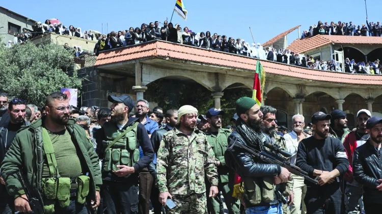 Suriye: Süveyda’da silahlı grup bir tutukluyu serbest bırakmak amacıyla valiyi rehin aldı