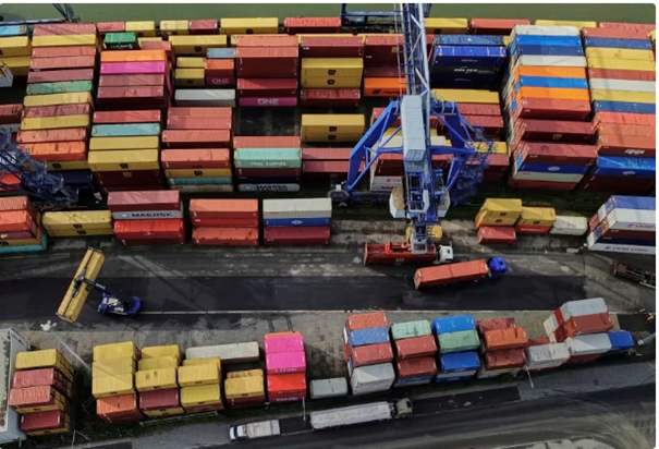 Trump’ın fahiş gümrük tarifeleri bugün yürürlüğe girdi: 100 yıldır dünya ticaretinde yaşanan en büyük değişim, piyasalar pozitif seyrediyor