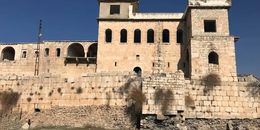 Tarihi Azizoğlu Konağı harabeye döndü