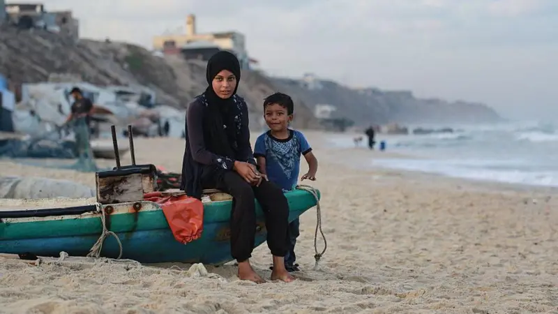 İsrail Gazze'de 'geri çekilmeyi kabul etti', müzakereciler Mısır'da toplanıyor