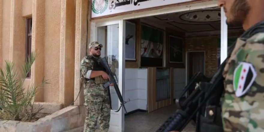 ABD destekli Suriye Özgür Ordusu, geçici hükümetin İçişleri Bakanlığı’na bağlandı