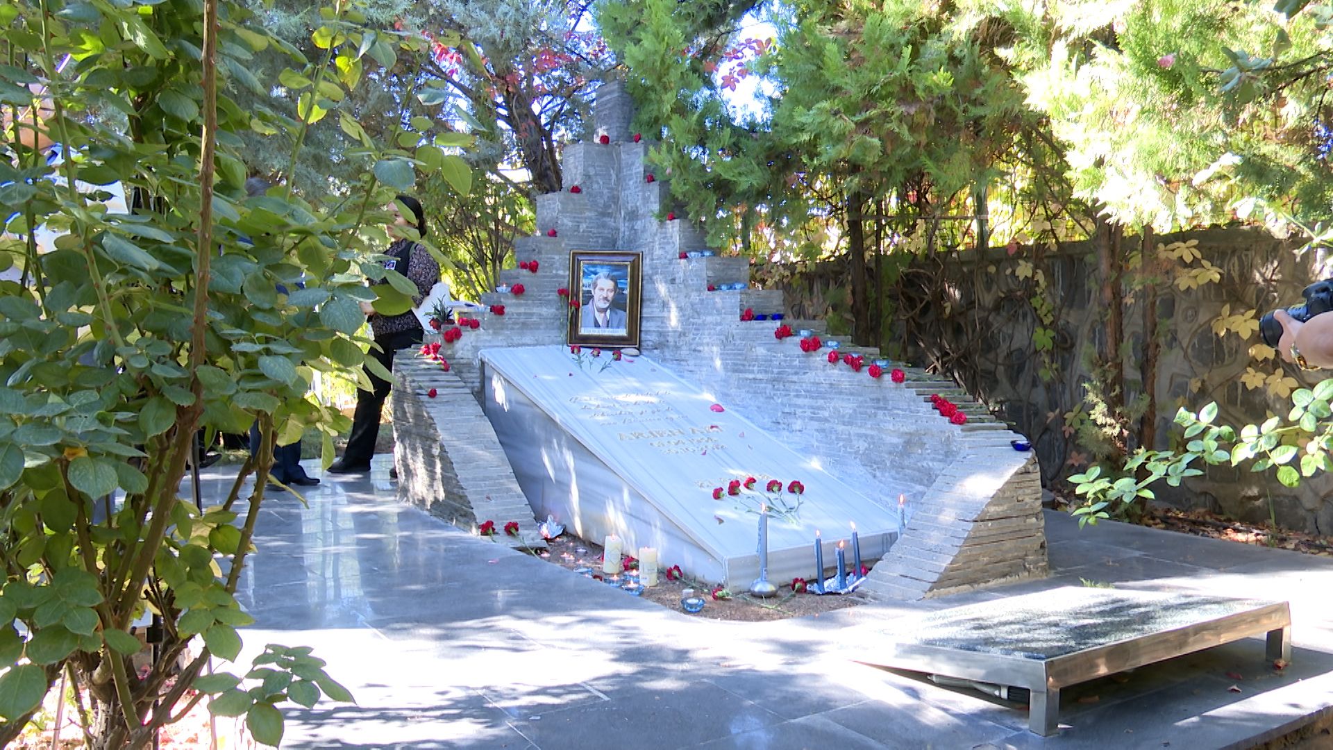 Arjen Ari mezarı başında anıldı