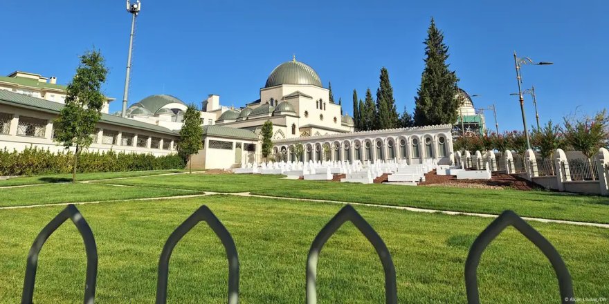 Menzil Cemaati'nin paylaşılamayan serveti nedir?