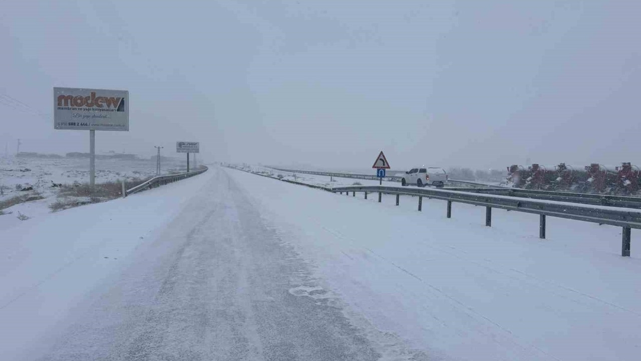 Diyarbakır’da son yılların en yoğun kar yağışı