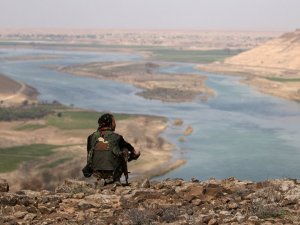 Suriye devleti memurları, Tabka Barajı'na yeniden yerleşti