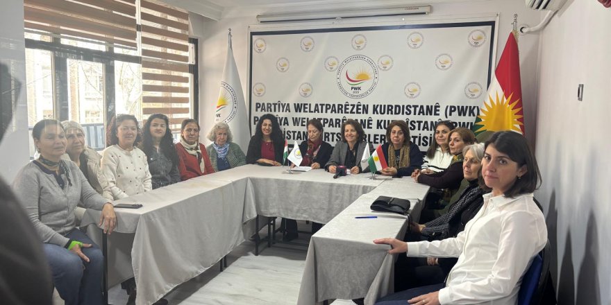 PWK ve HAK-PAR Diyarbakır'da 8 Mart Dünya Kadınlar Günü'nü Birlikte Kutladılar