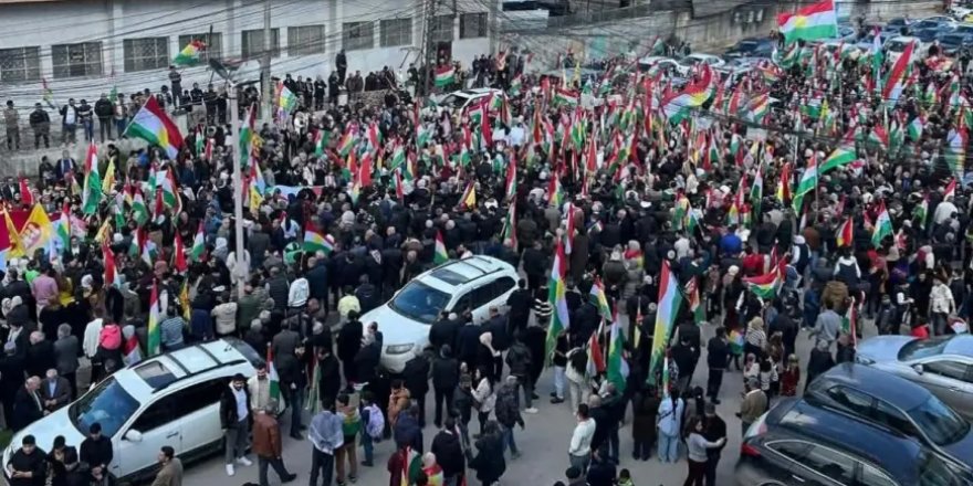 Rojava’da Halk Kürdistan Bölgesi için meydanlara indi