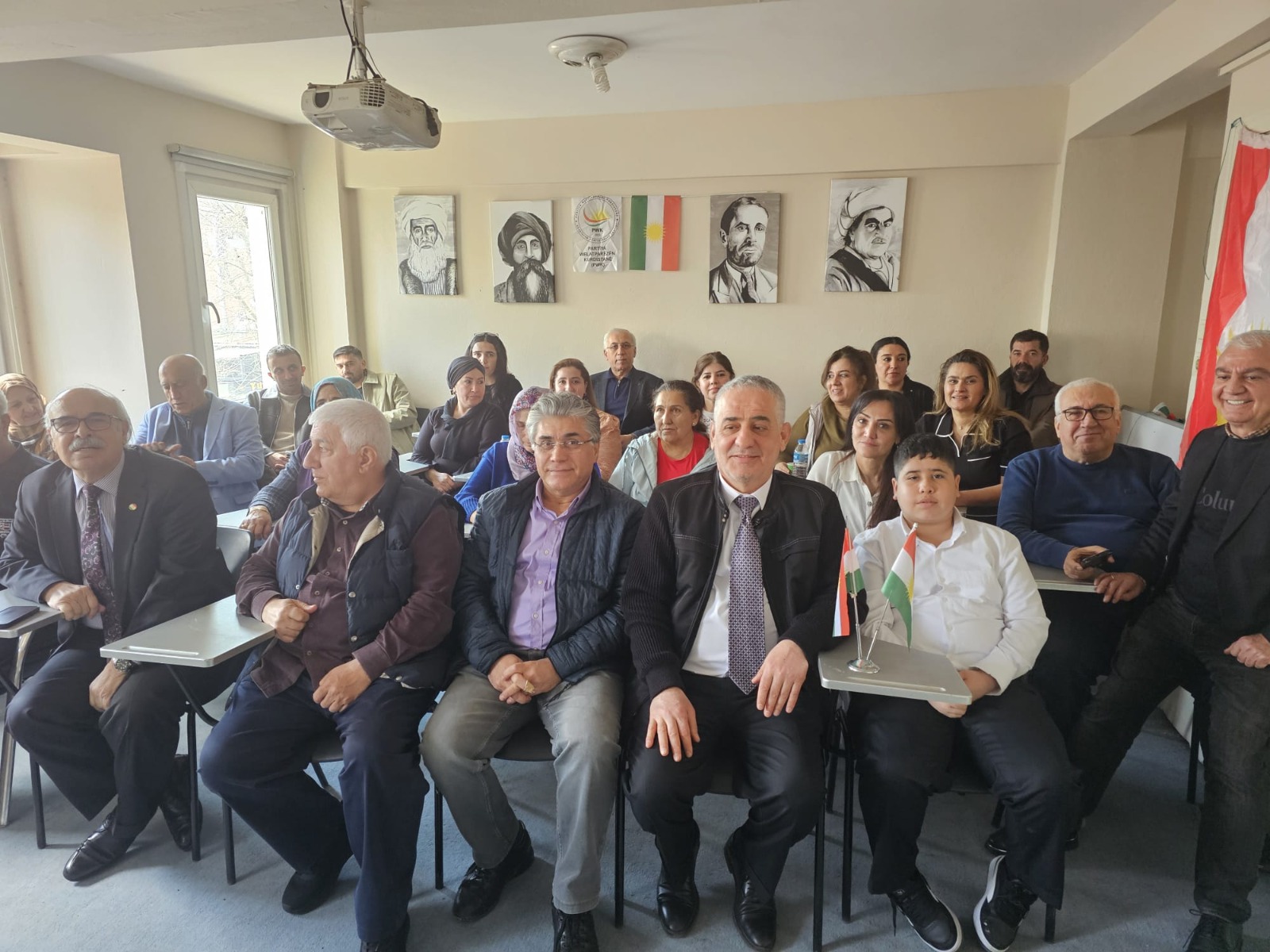 Kürt Aileler PWK İstanbul Temsilciliği’nde Bir Araya Geldiler