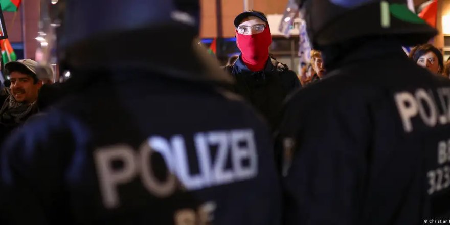Almanya'da özgürlük "sınırlı" kategoriye geriledi
