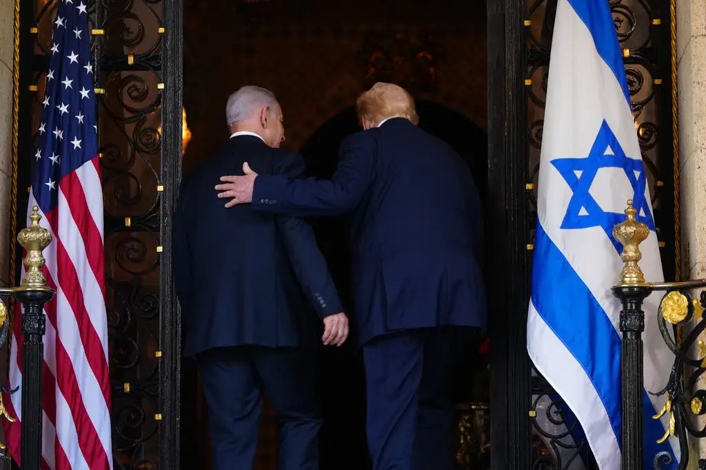 İsrail, Trump’ın İran ekibini dinledi; Pentagon tehdit seviyesini “kritik”e çıkardı