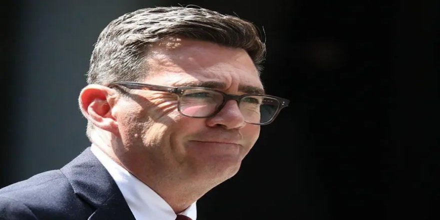 Andy Burnham İngiltere Başbakanı oldu