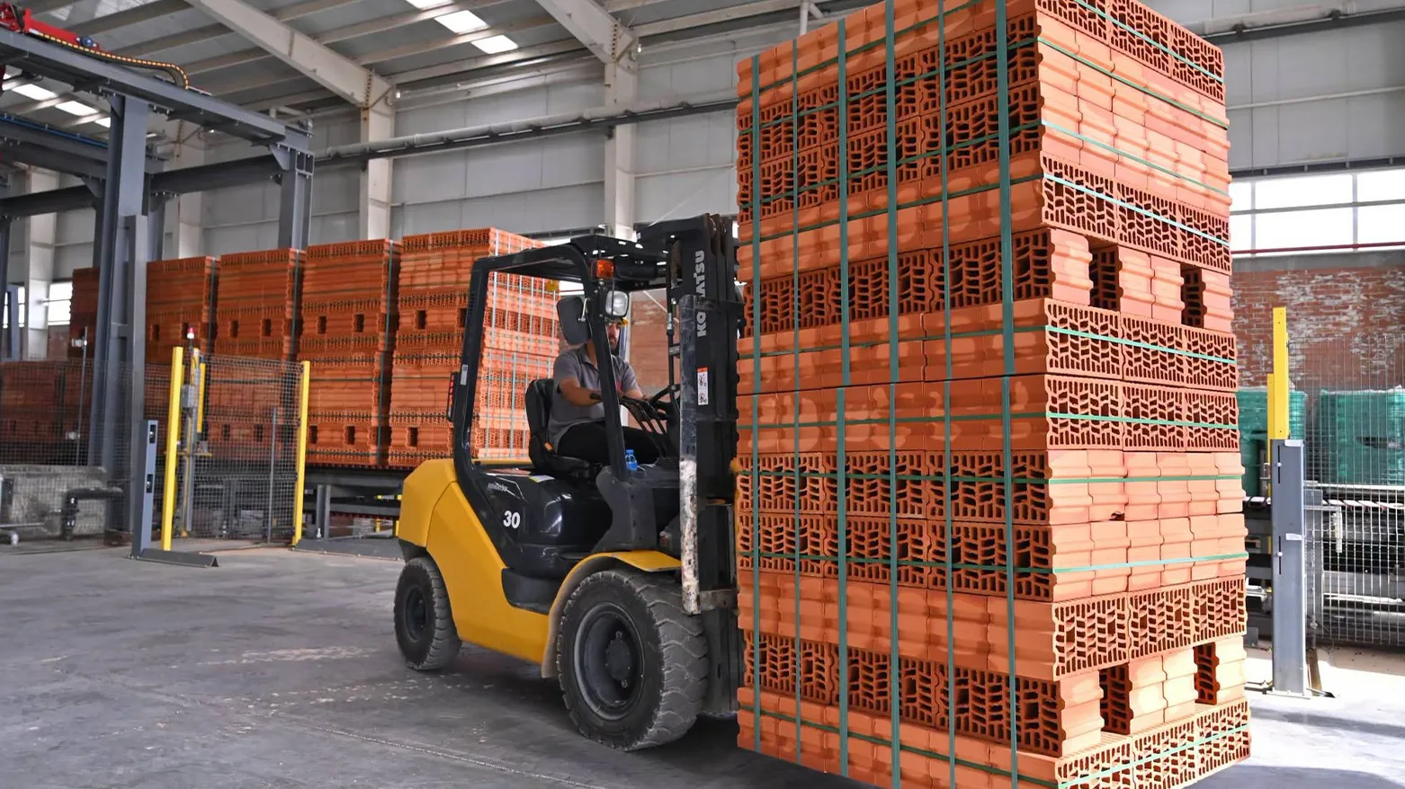 Orta Doğu'nun en büyük tuğla fabrikası Erbil’de üretime başladı