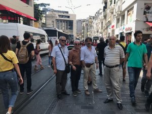 PAK İstanbul Şubesi Taksim'de Cumartesi Anneleri'yleydi