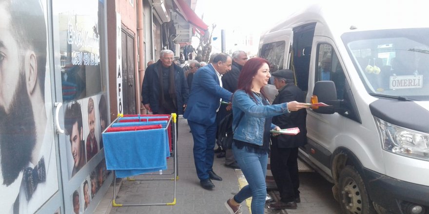 Bağımsız adaylar Mardin'in ilçelerinde bildiri dağıttı