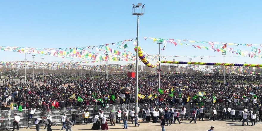 Diyarbakır Newroz'u coşkuyla kutladı